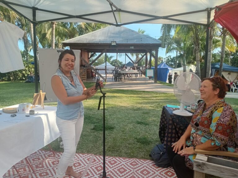 Exposants et visiteurs du Parcours des Fées à Saint-Pierre, La Réunion