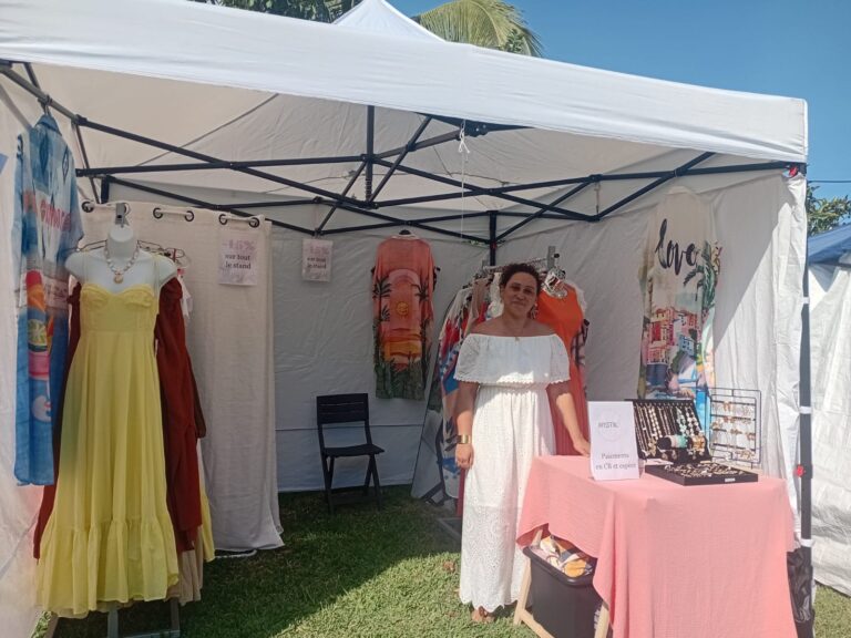 Exposants et visiteurs du Parcours des Fées à Saint-Pierre, La Réunion