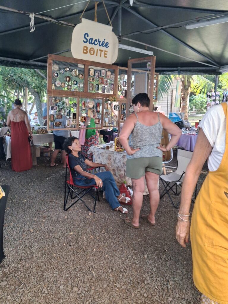 Exposants et visiteurs du Parcours des Fées à Saint-Pierre, La Réunion