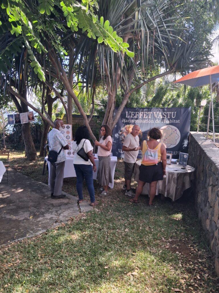 Exposants et visiteurs du Parcours des Fées à Saint-Pierre, La Réunion