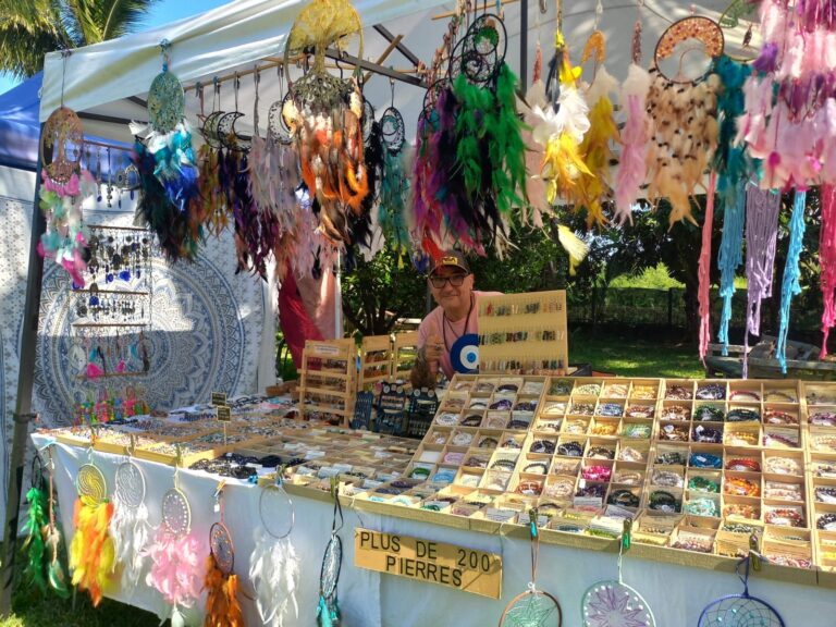 Exposants et visiteurs du Parcours des Fées à Saint-Pierre, La Réunion