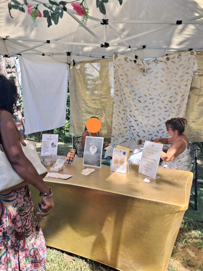 Exposants et visiteurs du Parcours des Fées à Saint-Pierre, La Réunion