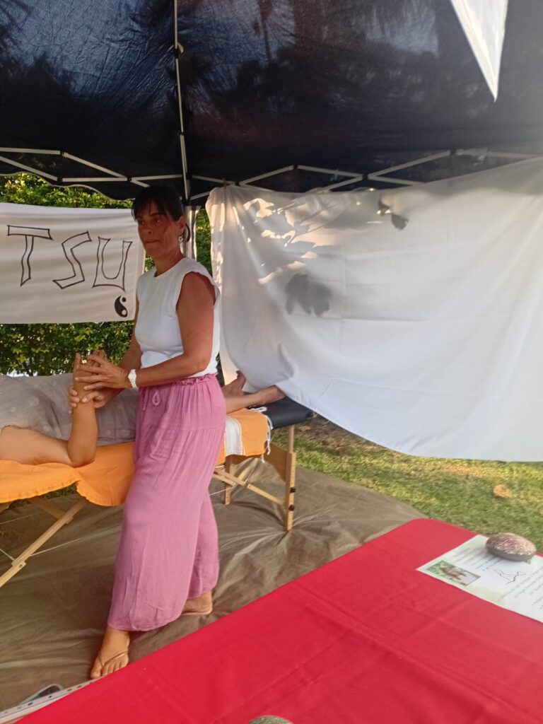 Exposants et visiteurs du Parcours des Fées à Saint-Pierre, La Réunion