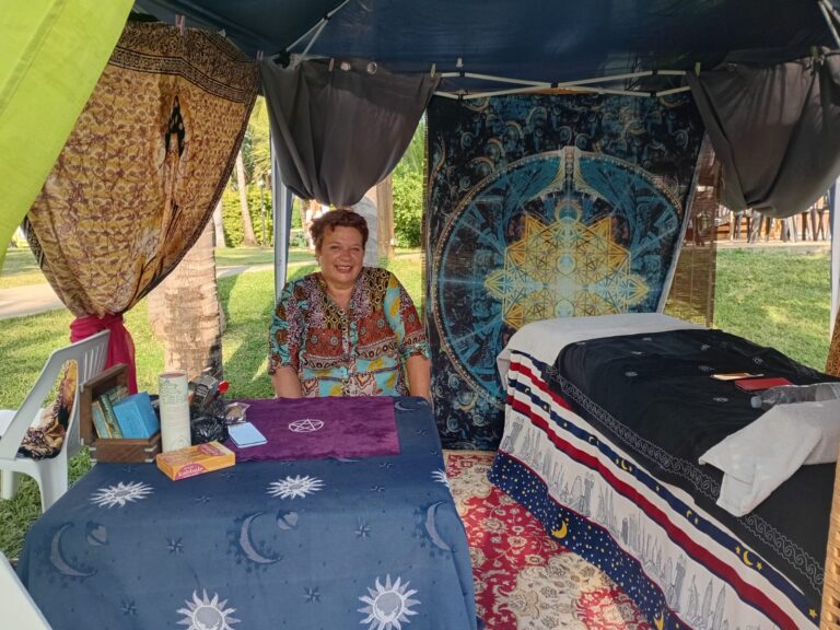 Exposants et visiteurs du Parcours des Fées à Saint-Pierre, La Réunion