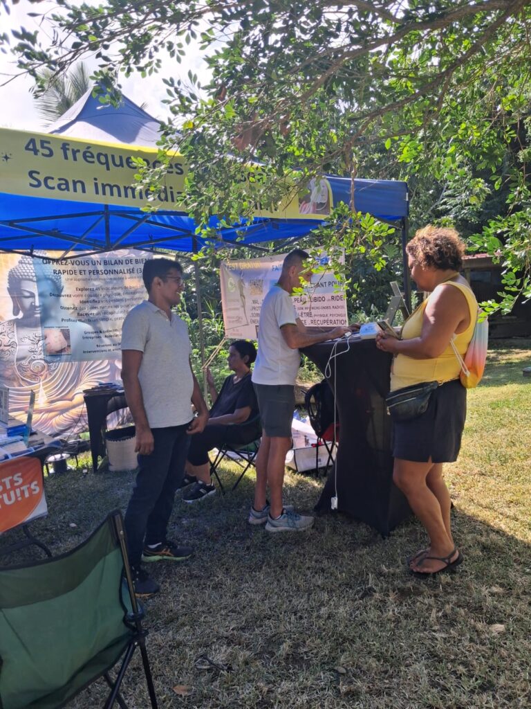 Exposants et visiteurs du Parcours des Fées à Saint-Pierre, La Réunion