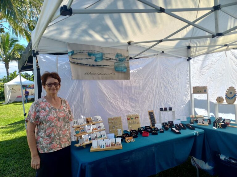 Exposants et visiteurs du Parcours des Fées à Saint-Pierre, La Réunion
