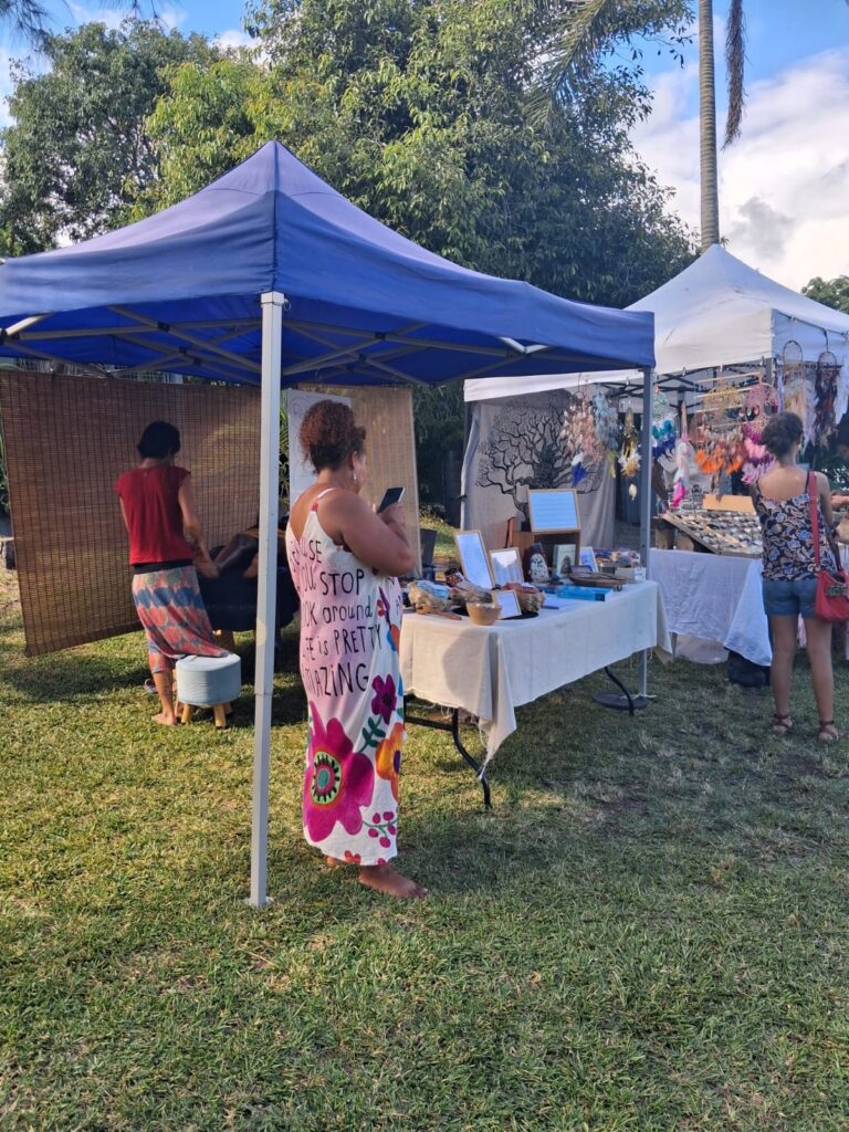Exposants et visiteurs du Parcours des Fées à Saint-Pierre, La Réunion